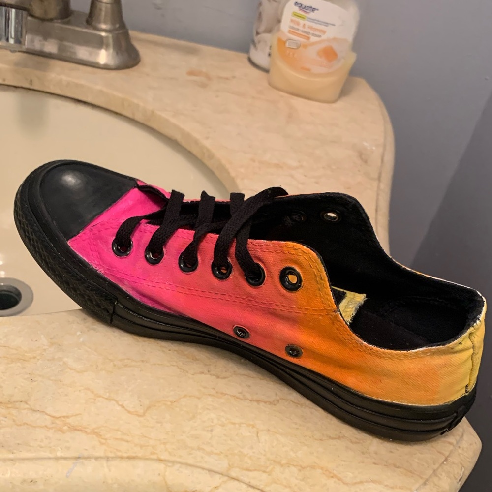 Hand painted custom converse - Picture 3 of 4